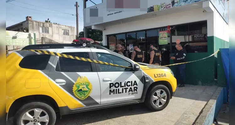 A Polícia Militar, Polícia Civil e Polícia Científica estiveram no local e o corpo foi encaminhado para o Instituto Médico Legal (IML)