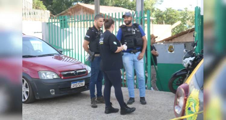 A Polícia Militar, Polícia Civil e Polícia Científica estiveram no local e o corpo foi encaminhado para o Instituto Médico Legal (IML)