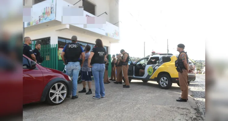 A Polícia Militar, Polícia Civil e Polícia Científica estiveram no local e o corpo foi encaminhado para o Instituto Médico Legal (IML)