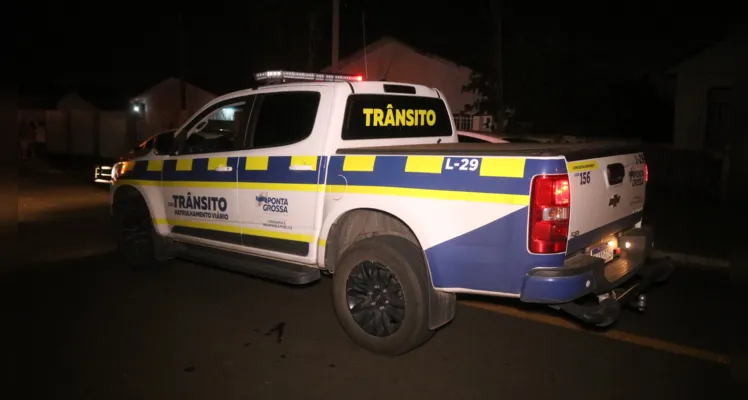 A equipe de trânsito municipal fez a sinalização do acidente.