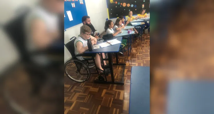 Durante a atividade, cada aluno teve a sua participação para o bolo ser preparado.