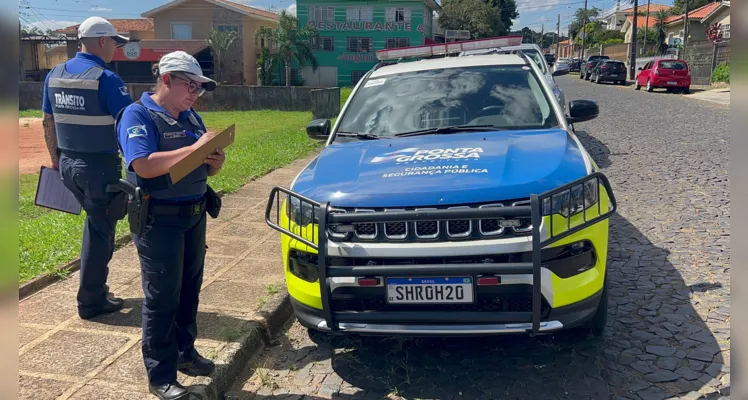  A equipe de Trânsito realizou a sinalização e a Copel também foi acionada para prestar atendimento.  