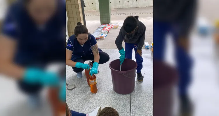 Após compreenderam o conteúdo teórico, os alunos se engajaram na produção de sabão sustentável.