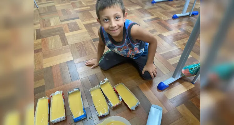 Após compreenderam o conteúdo teórico, os alunos se engajaram na produção de sabão sustentável.