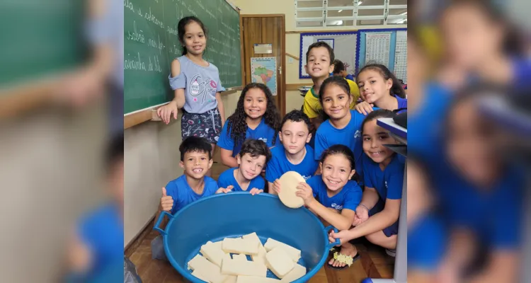 Após compreenderam o conteúdo teórico, os alunos se engajaram na produção de sabão sustentável.