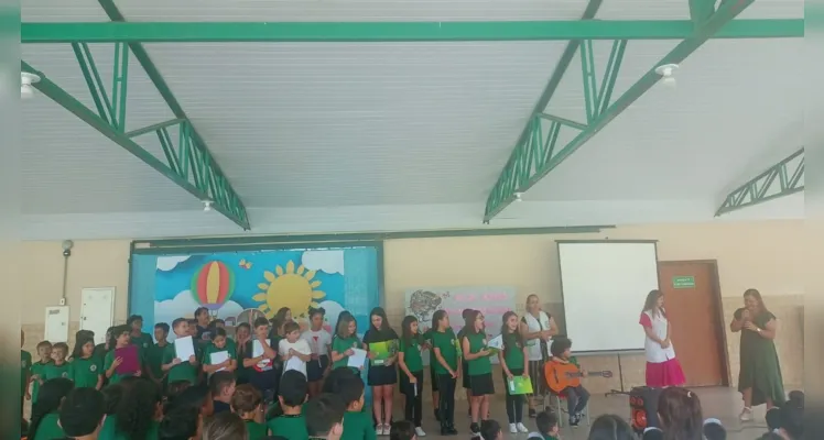 Ações dentro e fora da sala de aula contribuíram com homenagens.