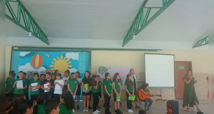 Ações dentro e fora da sala de aula contribuíram com homenagens.