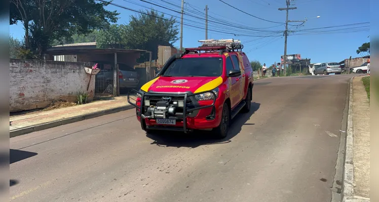 Incêndio em casa de madeira mobiliza Bombeiros em PG