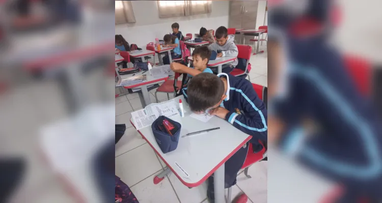 Em sala de aula, os alunos trabalharam com diversos gêneros textuais.