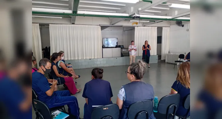 A oficina de capacitação é um momento crucial no plano de trabalho do Vamos Ler, levando os principais conceitos aos professores participantes.