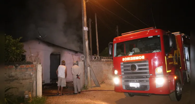 Incêndio destrói residência no núcleo Santa Bárbara em PG