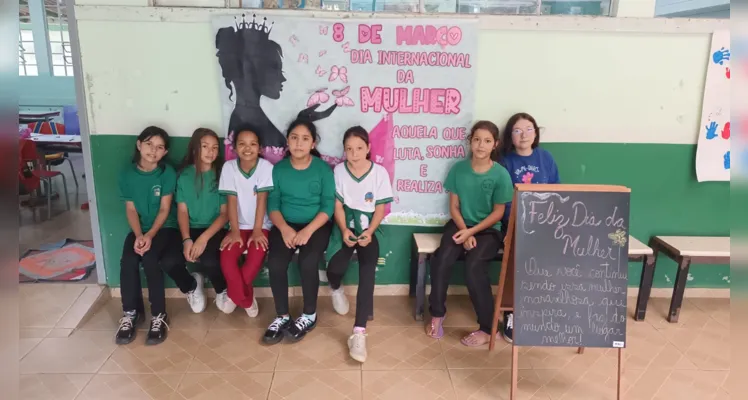 De forma especial, as meninas da turma receberam uma lembrança no Dia da Mulher.