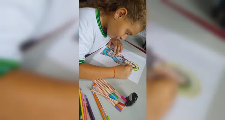 Como atividade final, cada alunos pode colorir retratos sobre as mulheres estudadas em sala.