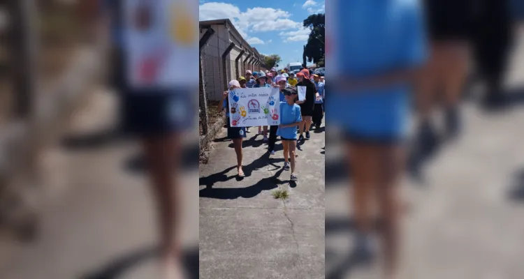 Trabalhos dentro e fora de sala trouxeram conscientização sobre o assunto do momento.