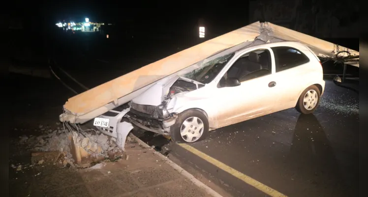 Colisão foi no trecho entre o Hotel Vila Velha e o acesso ao Jardim América