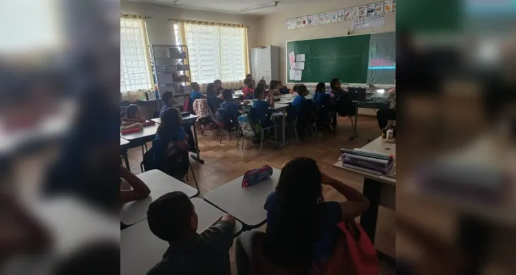 Com um espaço aberto ao diálogo, as turmas puderam interagir e se aprofundar na proposta da aula.