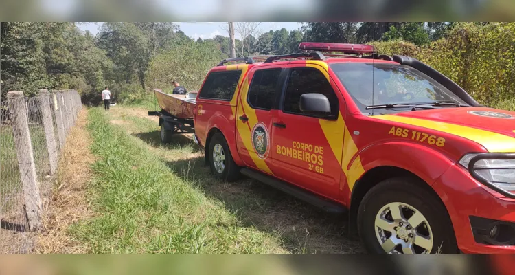 Até o momento a arma não foi localizada. As equipes devem retornar a tarde para continuar a procura. 