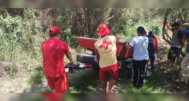 Até o momento a arma não foi localizada. As equipes devem retornar a tarde para continuar a procura. 