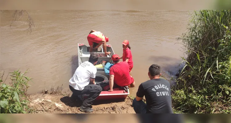 Até o momento a arma não foi localizada. As equipes devem retornar a tarde para continuar a procura. 