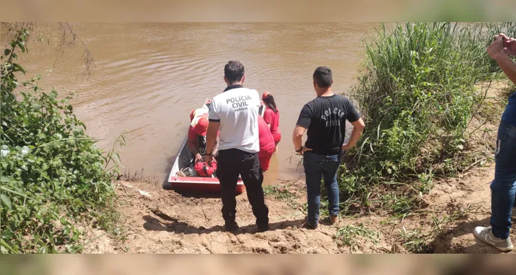 Até o momento a arma não foi localizada. As equipes devem retornar a tarde para continuar a procura. 