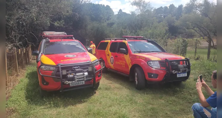 Até o momento a arma não foi localizada. As equipes devem retornar a tarde para continuar a procura. 