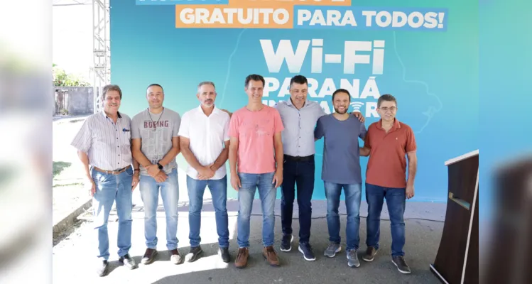 PR inaugura pontos de wi-fi público e gratuito em Irati e Palmeira