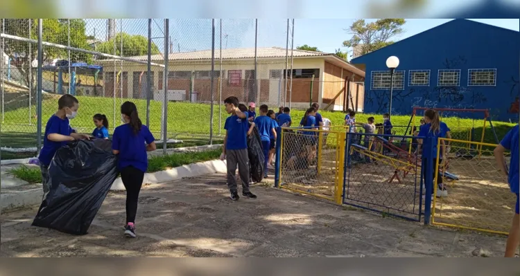 Após entender um pouco mais sobre a doença e a gravidade da atual situação enfrentada no país, os alunos resolveram se engajar na erradicação de focos de transmissão.