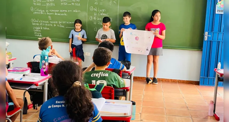 Além das pesquisas, a turma realizou a confecção de cartazes e apresentações nas demais turmas da escola.