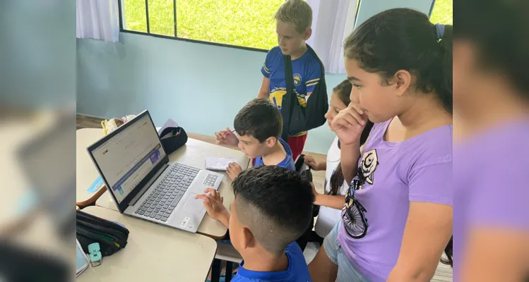 Além das pesquisas, a turma realizou a confecção de cartazes e apresentações nas demais turmas da escola.