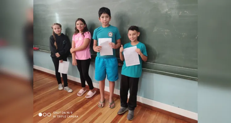 Os alunos também confeccionaram marca páginas e realizaram conversas sobre o tema estudado.