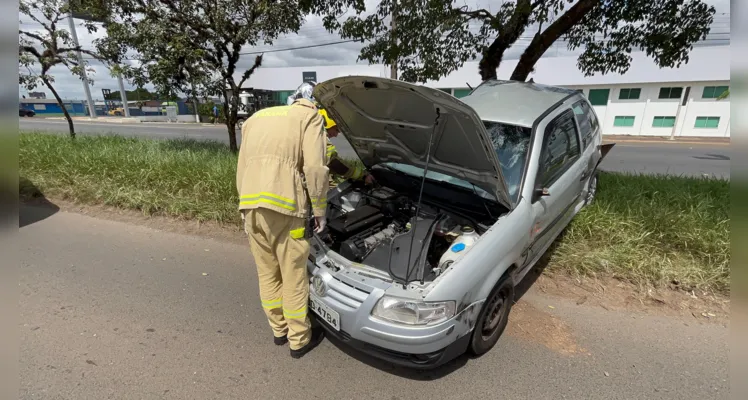 As ambulâncias prestaram atendimento à criança, que teve um corte na testa, e à mulher, mas as vítimas assinaram termo de recusa de encaminhamento à casa hospitalar.