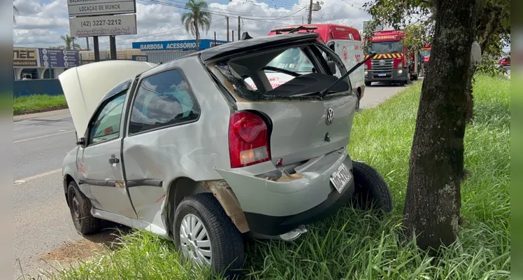 As ambulâncias prestaram atendimento à criança, que teve um corte na testa, e à mulher, mas as vítimas assinaram termo de recusa de encaminhamento à casa hospitalar.