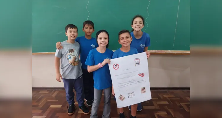 Além dos estudos teóricos, a turma realizou uma série de dinâmicas práticas. Participando efetivamente do combate à doença.