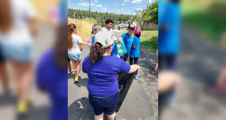 Além dos estudos teóricos, a turma realizou uma série de dinâmicas práticas. Participando efetivamente do combate à doença.