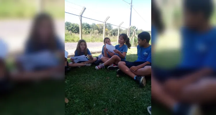 Com a realização das atividades, os alunos encontrarem um ambiente onde podem socializar questões e fortalecer vínculos de amizade.