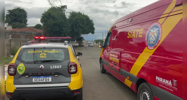 Motociclista fica ferido ao colidir contra caminhão no Santa Paula