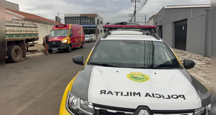 Motociclista fica ferido ao colidir contra caminhão no Santa Paula