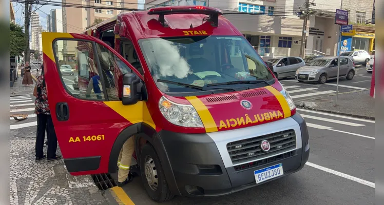A condutora da Fiat Strada, de 21 anos, bateu a cabeça e foi encaminhada ao Hospital Geral Unimed pela ambulância. 