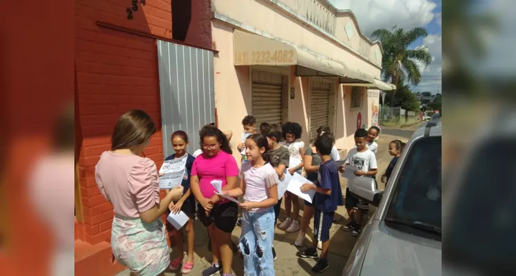 Trabalho em sala, nos arredores da escola e no bairro movimentaram estudantes.