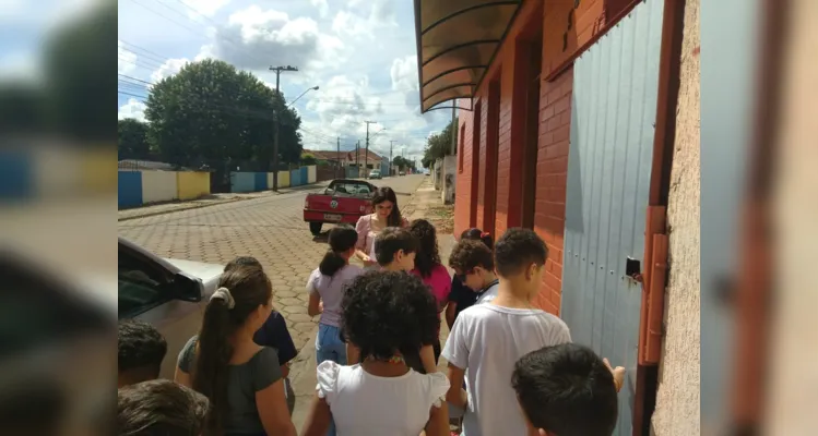 Trabalho em sala, nos arredores da escola e no bairro movimentaram estudantes.