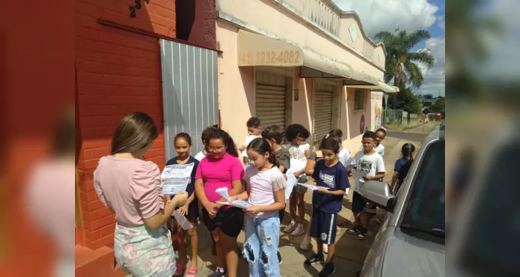 Trabalho em sala, nos arredores da escola e no bairro movimentaram estudantes.