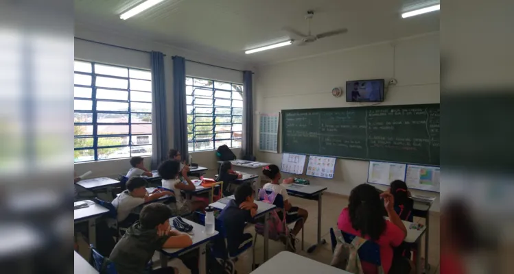 Trabalho em sala, nos arredores da escola e no bairro movimentaram estudantes.