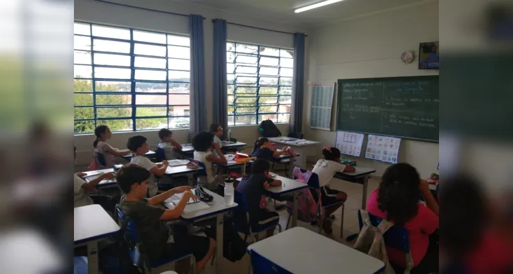 Trabalho em sala, nos arredores da escola e no bairro movimentaram estudantes.