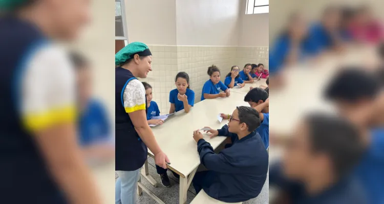 Uma entrevista com uma das merendeiras da escola também foi realizada pela turma.