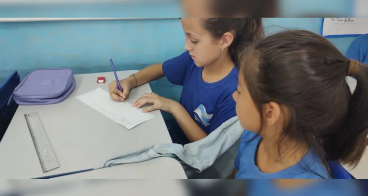 Os alunos assistiram a vídeos e confeccionaram materiais de conscientização.