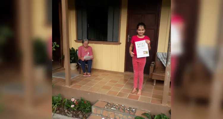 Com o intuito de informar e alertar a população sobre os perigos da dengue, os alunos realizaram visitas pelo município.