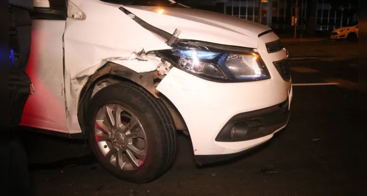 Motorista do Prisma colidiu em um Ford Escort estacionado