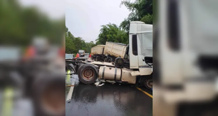 Caminhoneiro morre em grave acidente na PR-092