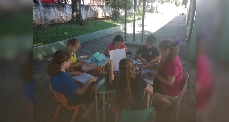 A proposta envolveu estudos e pesquisas, confecção de cartazes e panfletos e conscientização da comunidade.