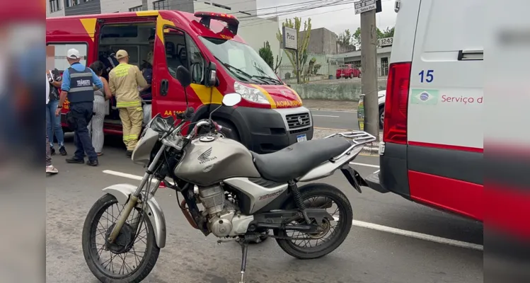 A vítima teve uma fratura aberta na perna esquerda, uma luxação e laceração no joelho